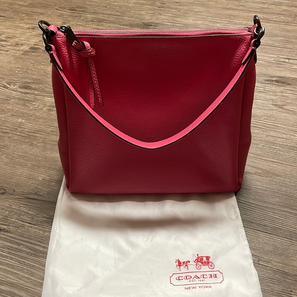 Coach Handbags - Host Pick 6/3!!! 🎉🎊 Gorgeous Coach Pink Shoulder Bag